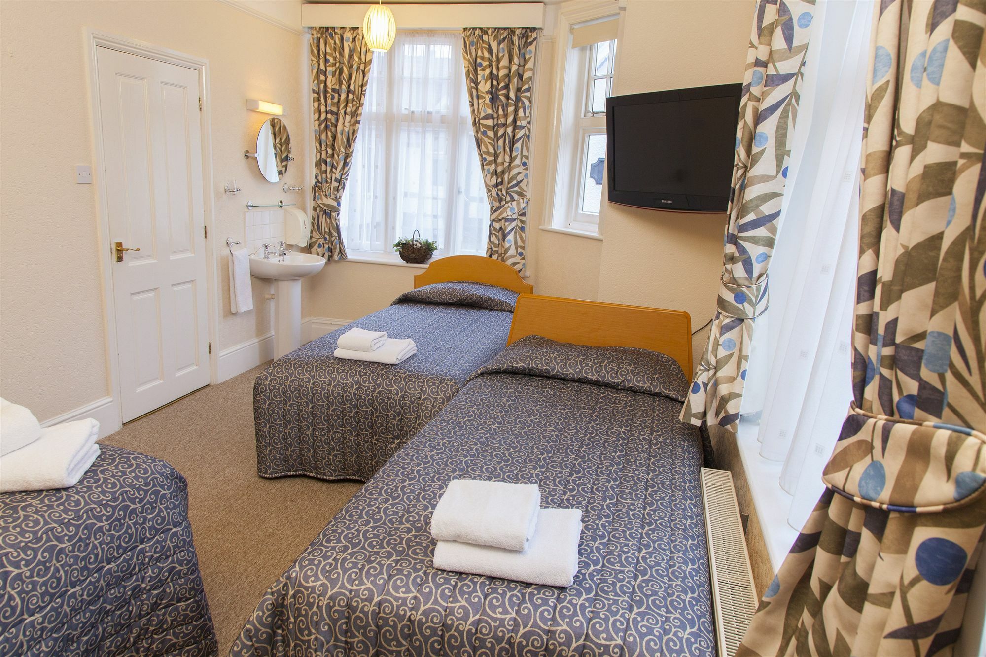 Gatwick Turret Guest House Horley Buitenkant foto